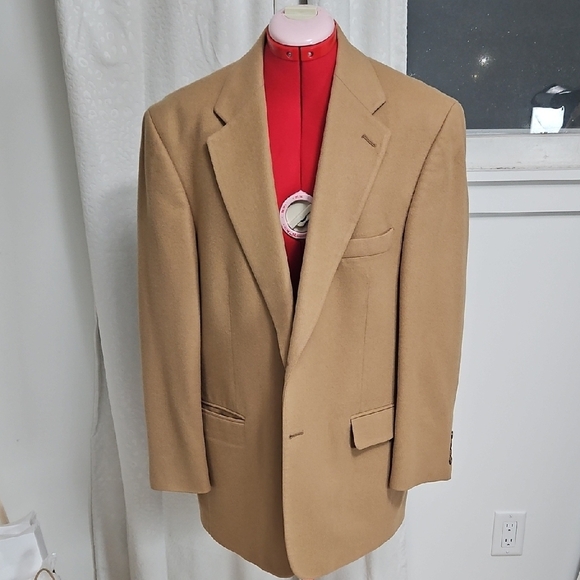 Elegant Men's Tan Blazer